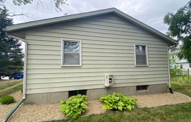 3 beds, 1.5 baths, $2,299