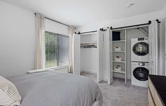 Large Closets at The Lakes in Bellevue, WA 98007