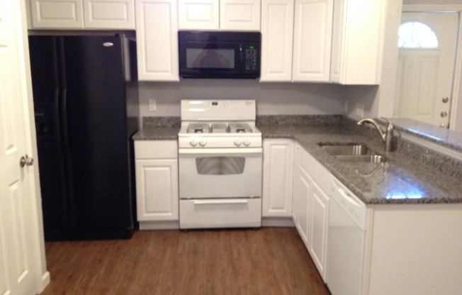 4904 MERRITT CIR