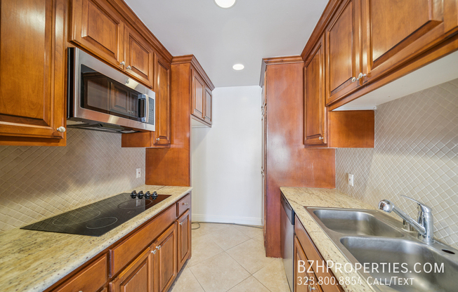 136 N SWALL DR