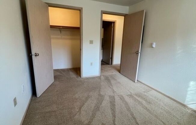 2 beds, 1 bath, 915 sqft, $1,635, Unit 411