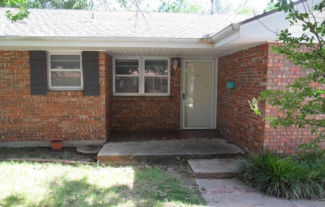 Nice 3 bedroom 1.5 bath home with a single car garage.  Walk to Cleveland Elementary.