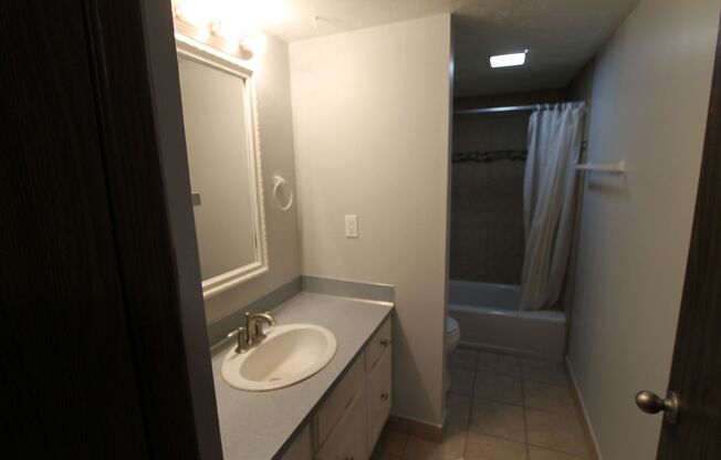 2 beds, 1 bath, 875 sqft, $1,075, Unit 10719-9