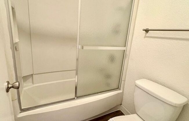 2 beds, 2 baths, 918 sqft, $1,800, Unit 29