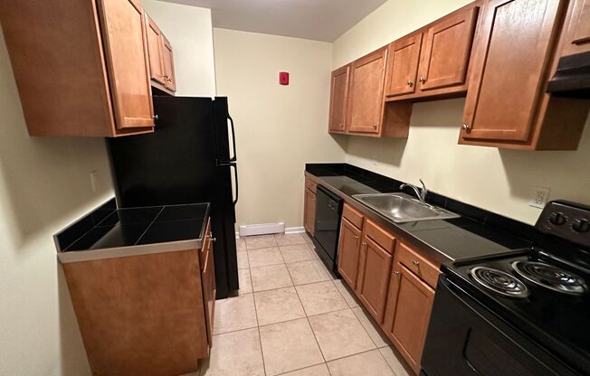 1 bed, 1 bath, 600 sqft, $1,449, Unit 5703 Hobart St. #24