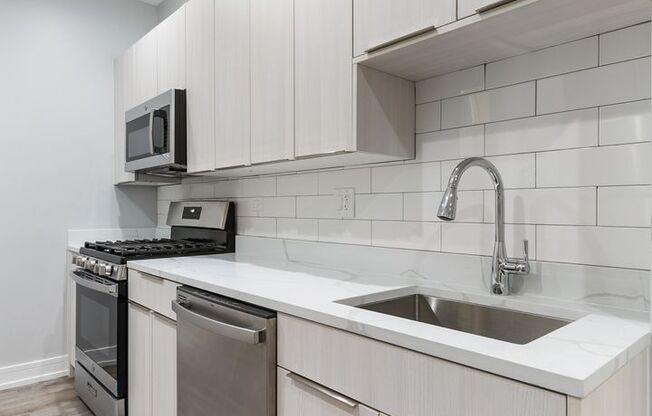 3 beds, 2 baths, 929 sqft, $2,800, Unit 6944-2