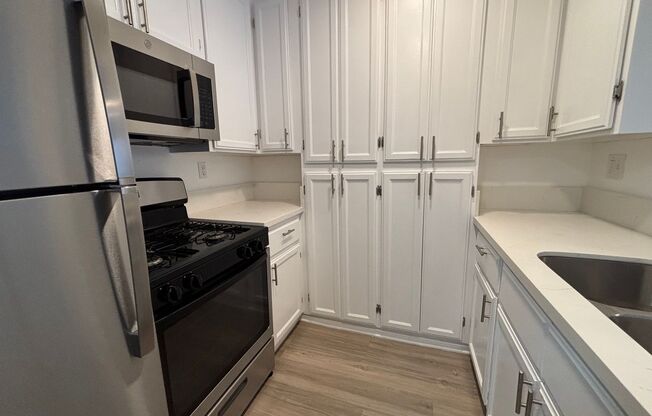 1 bed, 1 bath, 700 sqft, $1,748, Unit 219