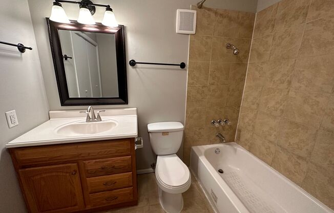 2 beds, 1 bath, 960 sqft, $1,365, Unit 64