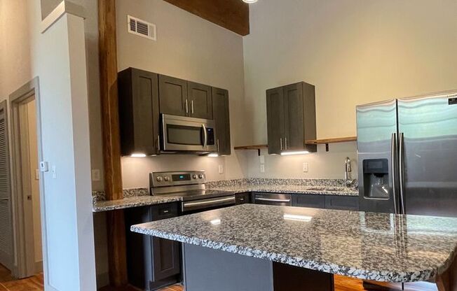 2 beds, 2 baths, 953 sqft, $1,848, Unit Bay 5 Unit 221