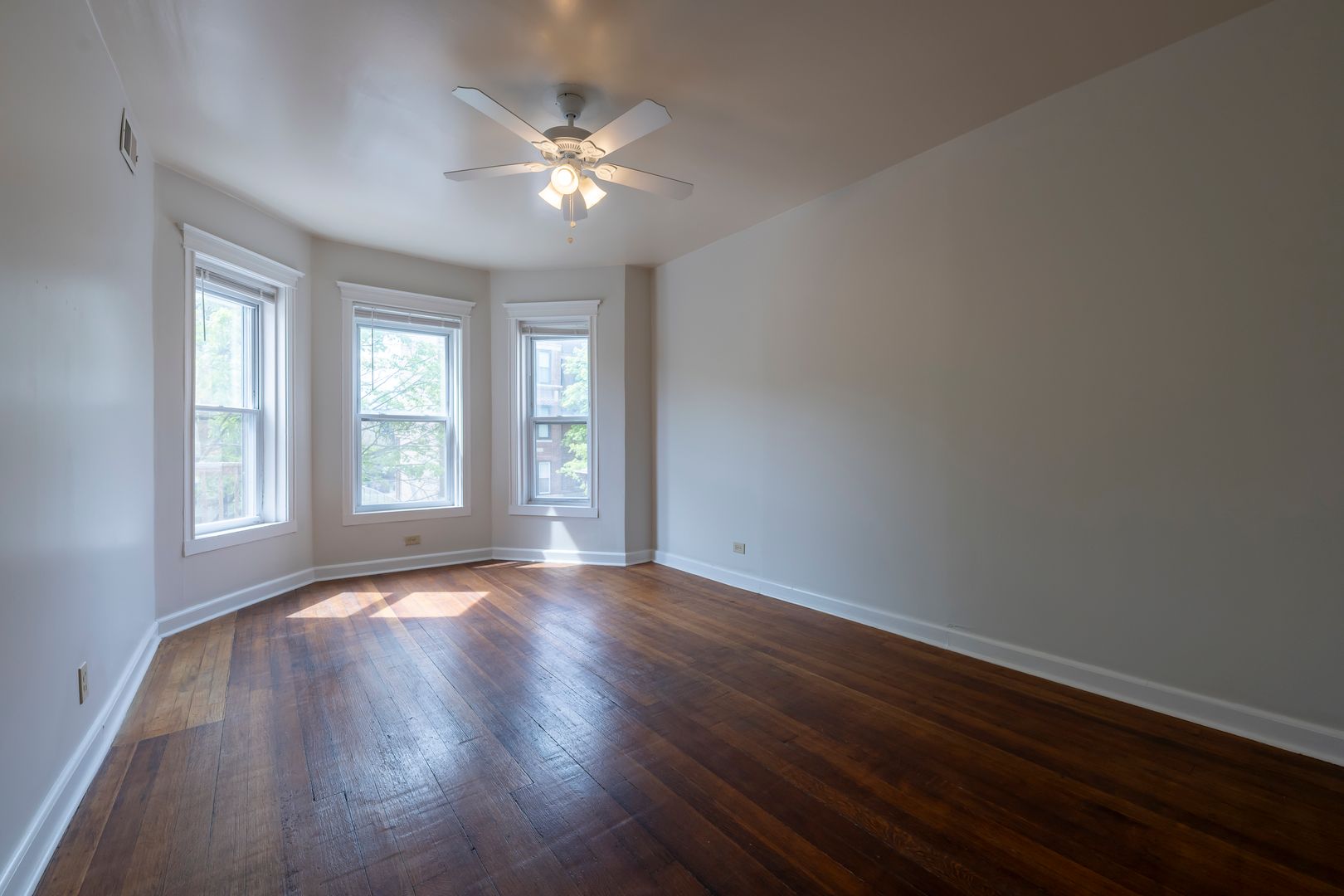 Sunny Spacious 3 Bedroom 1 Bathroom