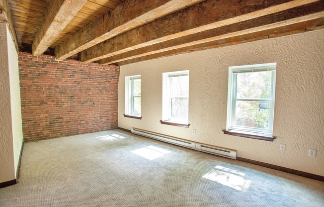146 COMMERCIAL ST