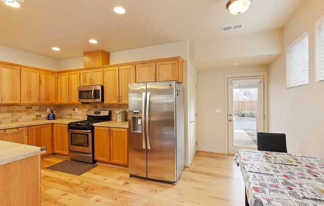 3 beds, 2.5 baths, $2,495