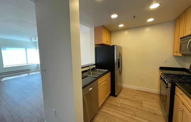 2 beds, 1 bath, 760 sqft, $2,695, Unit 504