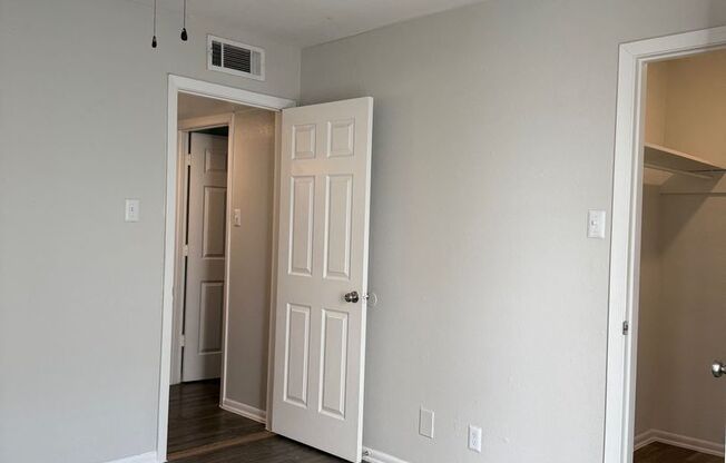 2 beds, 2 baths, 931 sqft, $1,003, Unit 04-0401