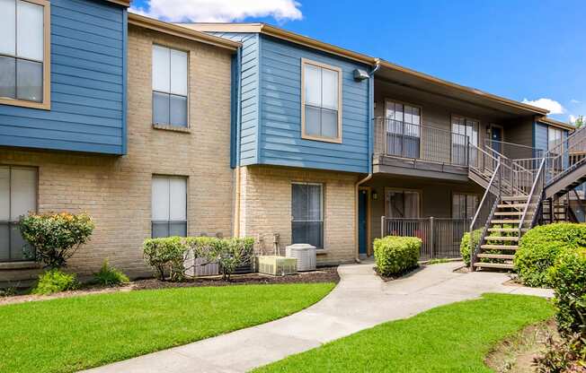 Exterior Building at Willow Brook Crossing Apartments in Houston, TX