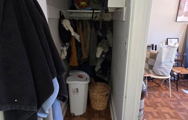 Studio, 1 bath, 300 sqft, $1,090, Unit 3412 Spring Partners LP-1C