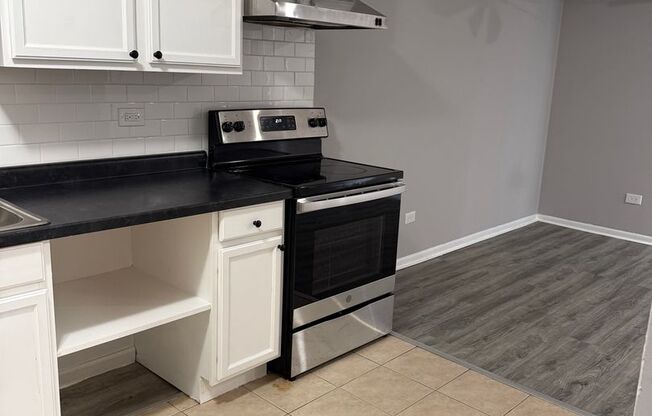 2 beds, 1 bath, $1,650, Unit 609-107