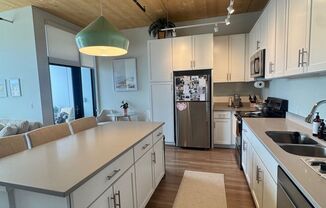 2 beds, 1 bath, 991 sqft, $2,350, Unit 415