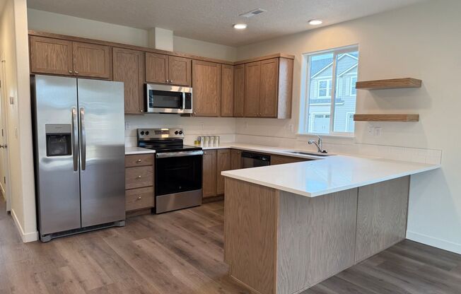 Brand New Stunning 3 Bed/2.5 Bath Townhouse-Old Farm District