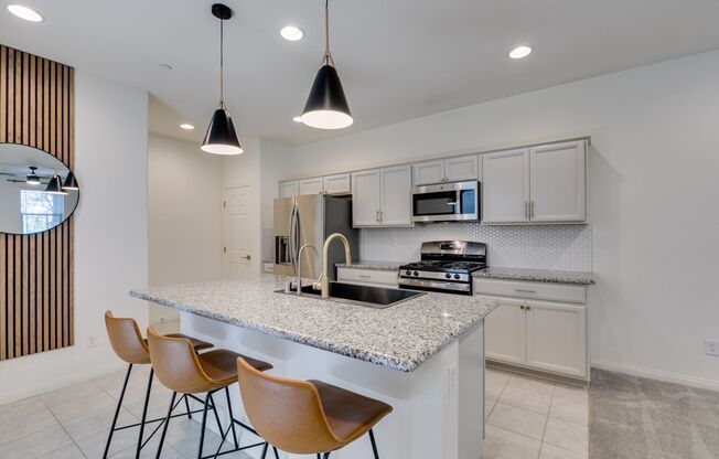 3 beds, 2.5 baths, $1,895