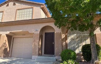Spacious 2bed/ 2.5 bath Townhouse in Gated Community