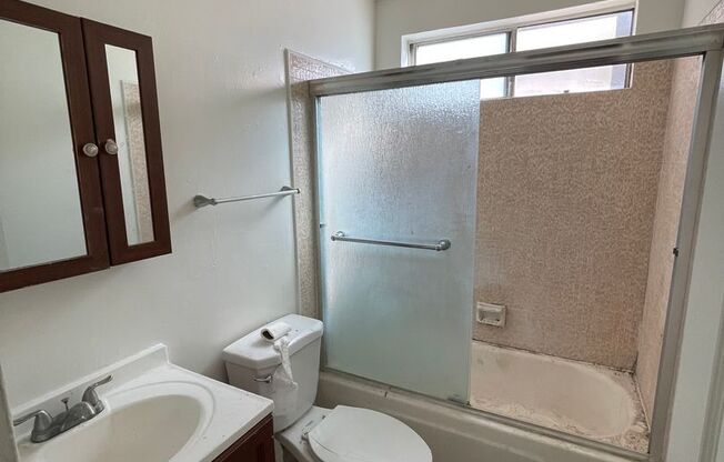 Studio, 1 bath, 250 sqft, $1,995