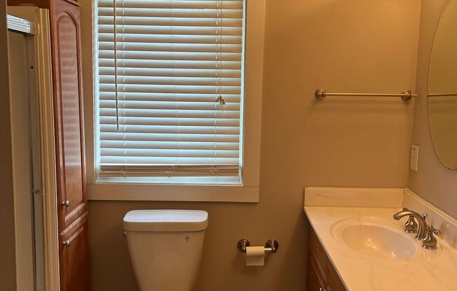 2 beds, 1 bath, $1,795, Unit Unit 2- upper- NMP