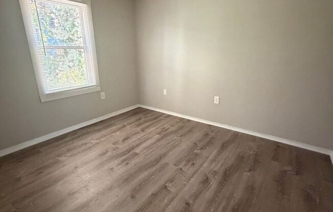 2 beds, 1 bath, 725 sqft, $949, Unit 807-11TH R