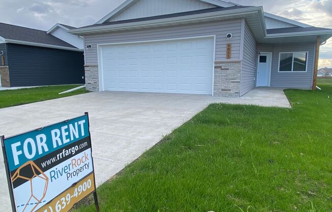 NEW CONSTRUCTION - MODERN LIVING: 3 bdrm/2 bath