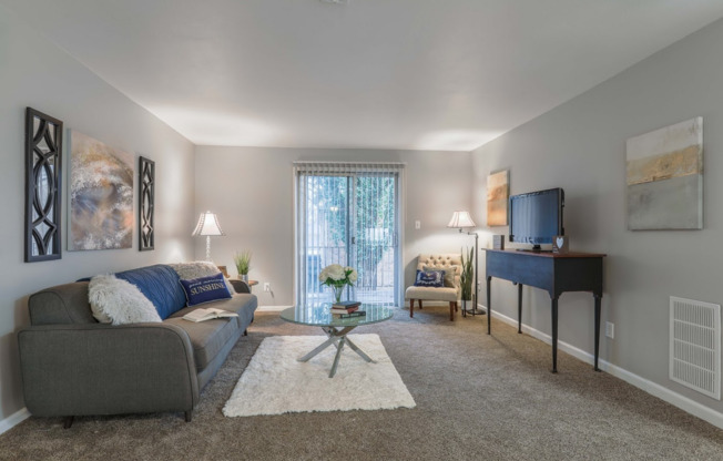 2 beds, 1.5 baths, 1,375 sqft, $1,300, Unit TH-39