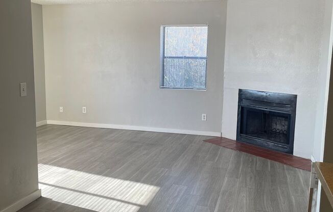 Lovely 2 Bedroom 1  Bath with Fireplace! Move In Special! 1/2 Off First Month's Rent!!