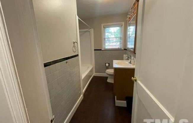 2 beds, 1 bath, $1,395