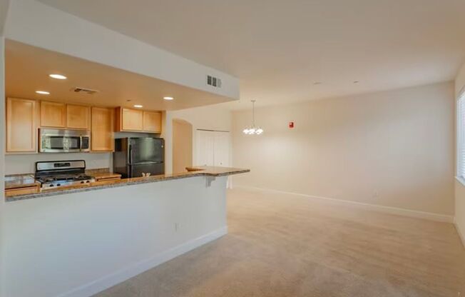 1 bed, 1 bath, 812 sqft, $2,165, Unit 1014