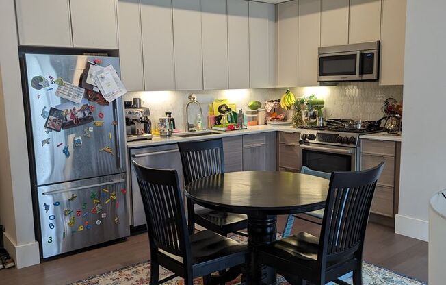 3 beds, 1 bath, 1,065 sqft, $4,160, Unit PH5