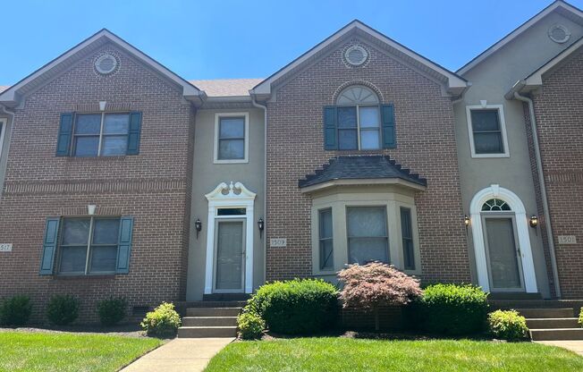 Rare find! 3BR 2.5 BA townhome in the middle of Bowling Green