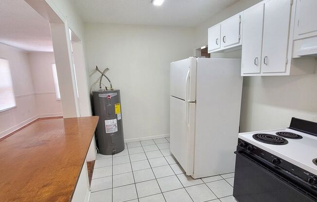 2 beds, 1 bath, $1,295