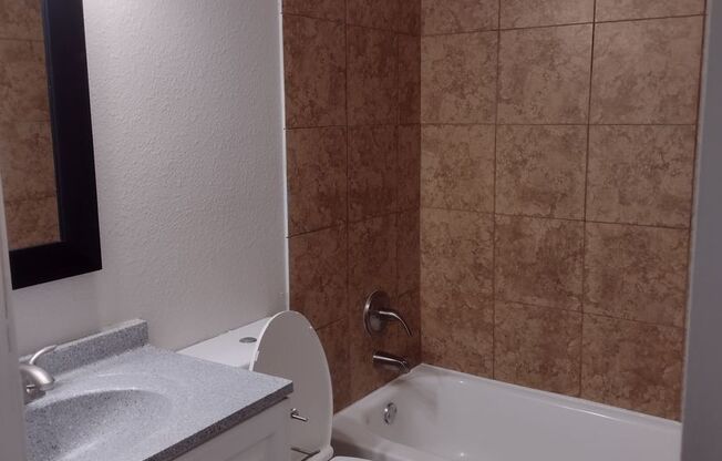 2 beds, 1 bath, 800 sqft, $1,440, Unit 1809-105