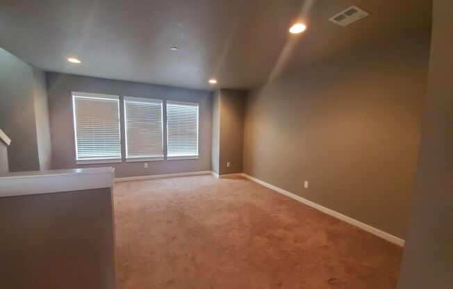 3 beds, 2.5 baths, 2,304 sqft, $2,450, Unit 2533