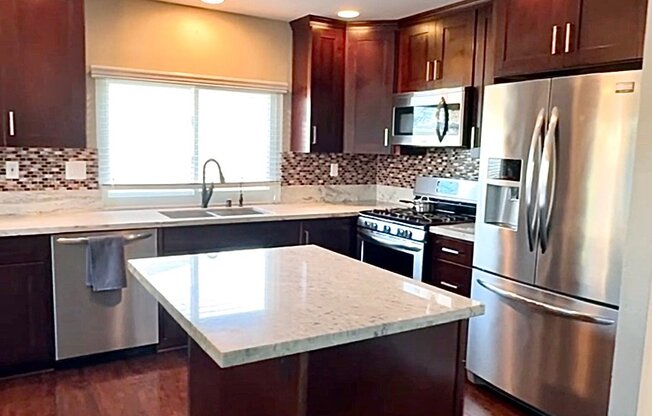 2126 SHOREVIEW PL