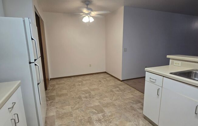 2 beds, 1 bath, 850 sqft, $1,259, Unit PL   7612