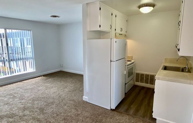 1 bed, 1 bath, 570 sqft, $1,595, Unit 12