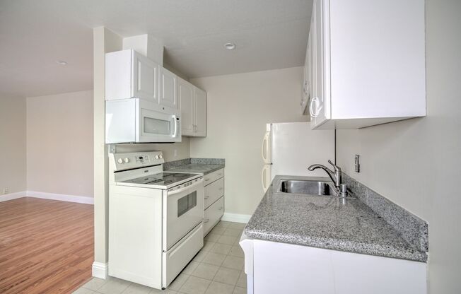 200 E 15th St