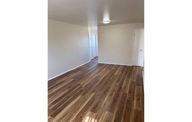 2 beds, 1 bath, 800 sqft, $1,100