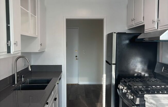 2 beds, 1 bath, $2,995, Unit 202