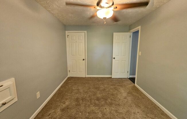 2 bedroom 1 bath apartment located in Bellvue!