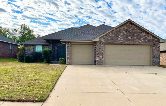 Wonderful 4 bed, 2 bath 3 car in Falcon Ridge of Edmond