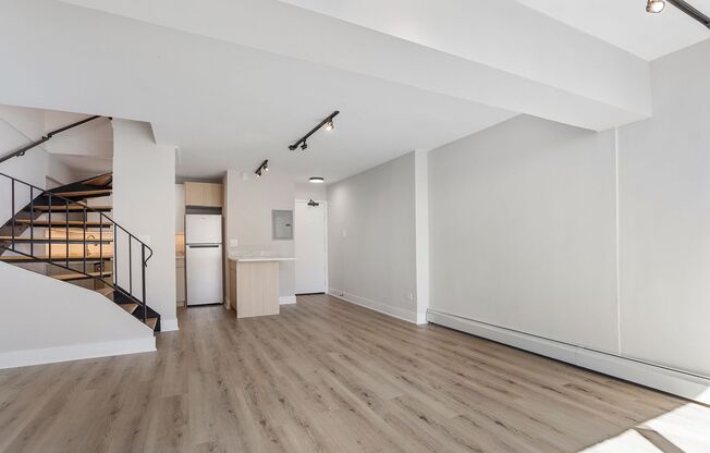 1 bed, 1.5 baths, 667 sqft, $2,400, Unit 10F