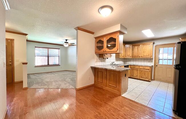 NW Norman 4-3-2 Executive Lease Home!