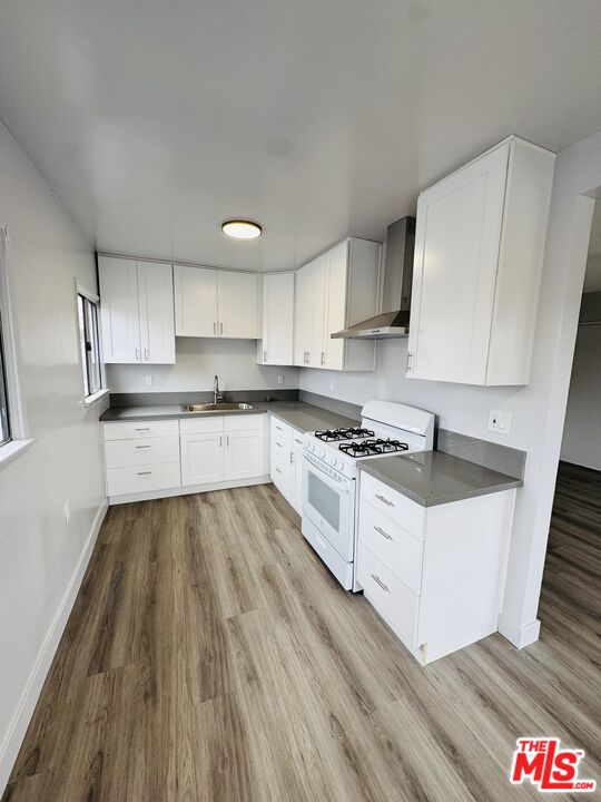 810 W 62 ST