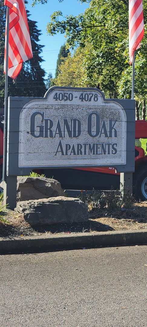 Grand Oak Apartments